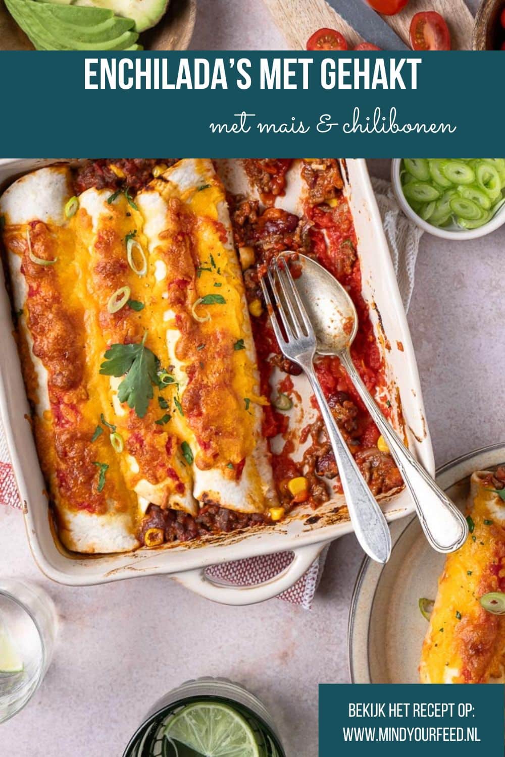 Enchilada's met gehakt, goed gevulde tortilla wraps met kruidig gehakt met mais en chili bonen in tomatensaus. Uiteraard heerlijk op smaak gebracht met Mexicaanse kruiden! De gevulde wraps met gehakt schuif je nog even de oven in met een beetje cheddar kaas on top en zo staat dit makkelijke recept binnen mum van tijd op tafel.