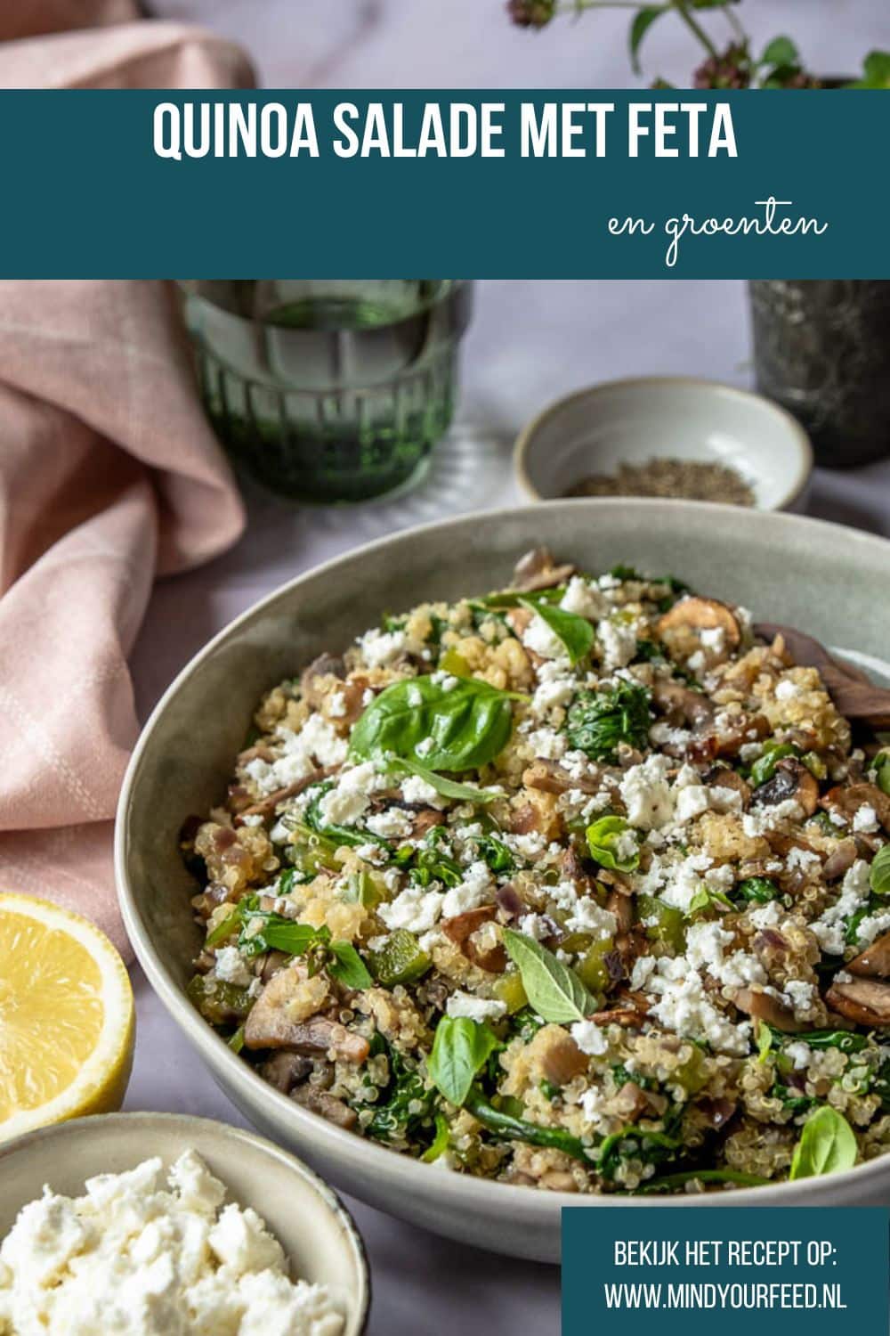 Quinoa salade met feta, champignons en spinazie – gezond en makkelijk recept voor lunch of bijgerecht