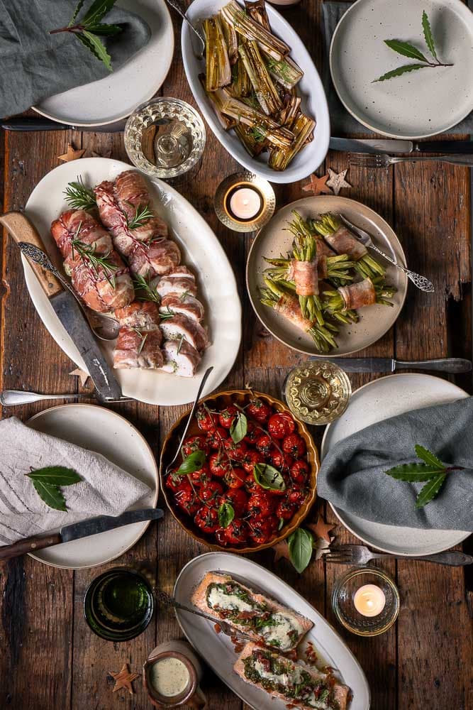 Tomaatjes uit de oven; geroosterde cherry tomaatjes met balsamico, olijfolie, knoflook en tijm.