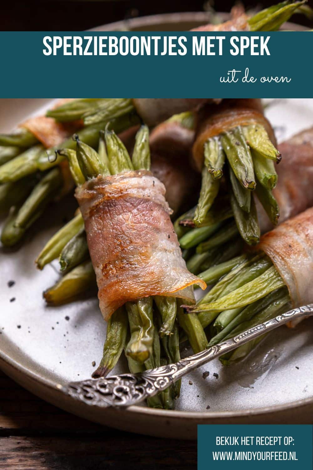 Sperzieboontjes met spek uit de oven. Makkelijk recept met voorgekookte sperziebonen omwikkeld met spek en krokant gebakken in de oven. Perfect als groente bijgerecht voor Kerst of elke feestelijke maaltijd. Simpel te maken, heerlijke smaak en ideaal om voor te bereiden. Bewaar dit recept voor later en zet een klassieker op tafel.