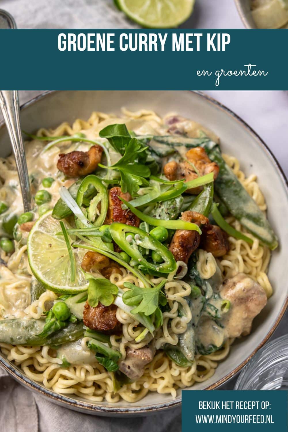 Groene curry met kippendij, sugarsnaps, groene peper en limoen